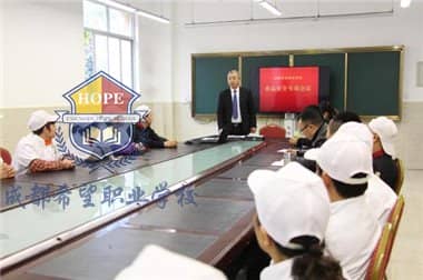 成都希望职业学校重拳出击 确保师生“舌尖上的学校